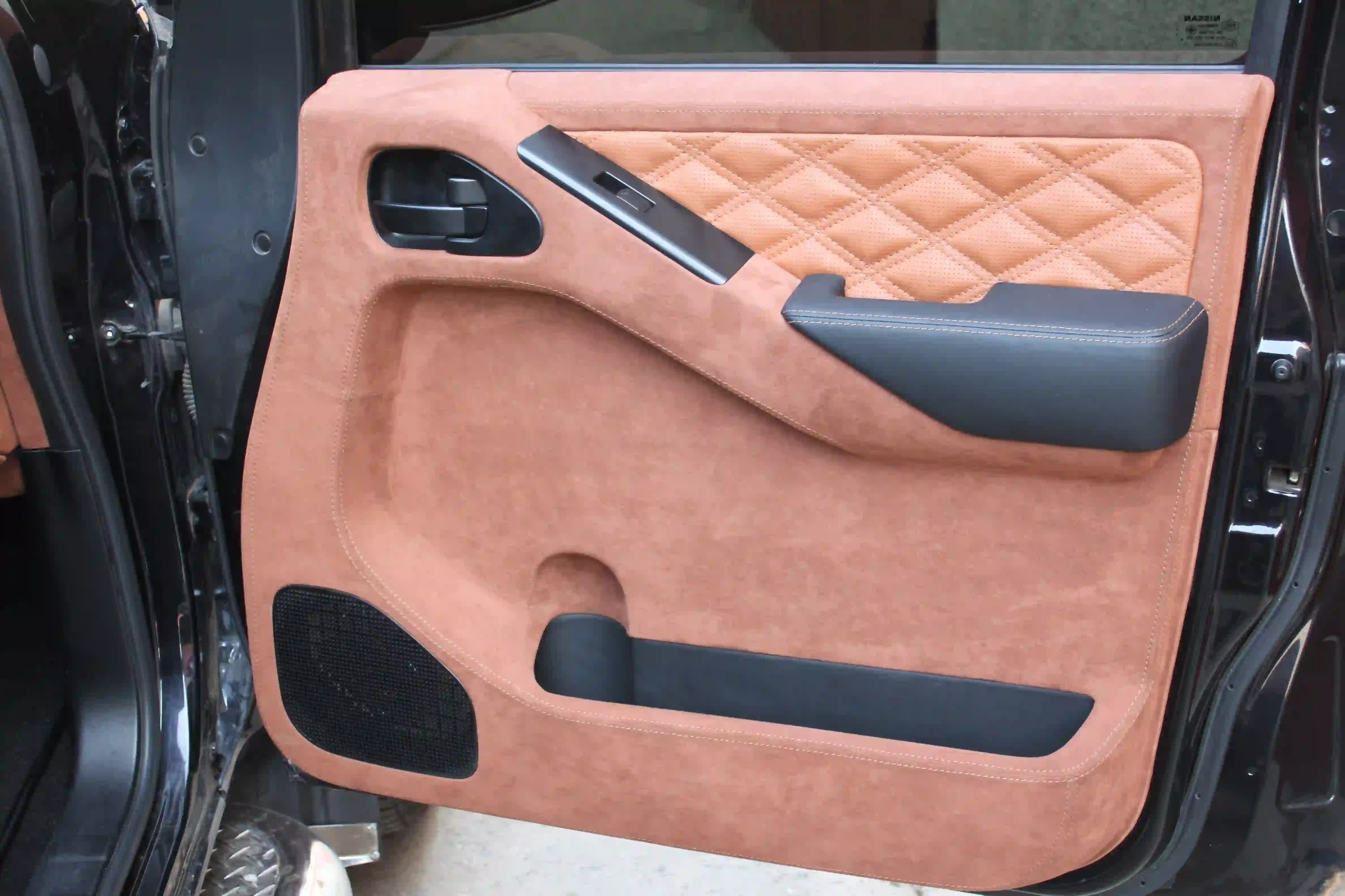 /gallery_page_door_panel/gallery_page_door_panel_slide(1).webp