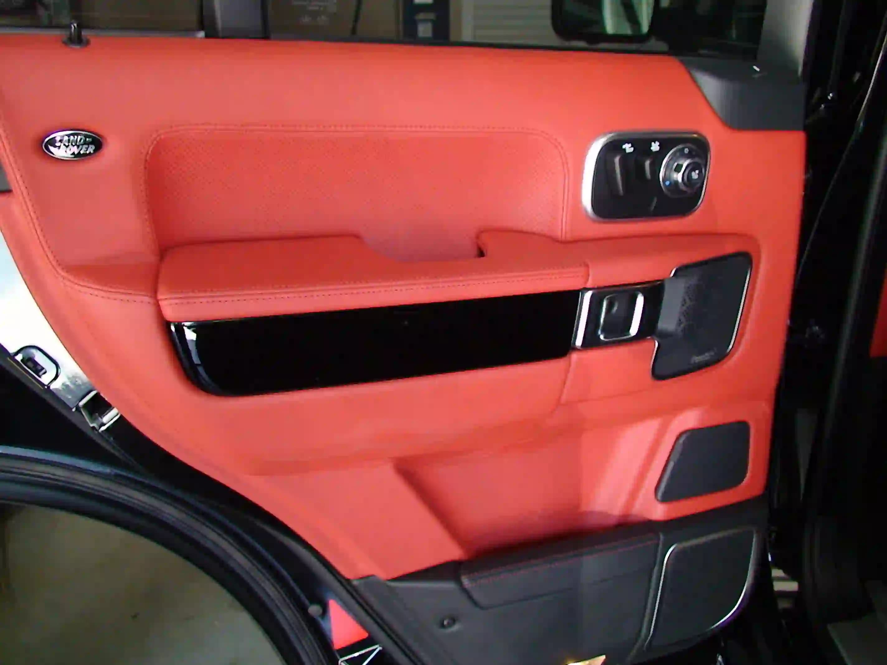 /gallery_page_door_panel/gallery_page_door_panel_slide(3).webp