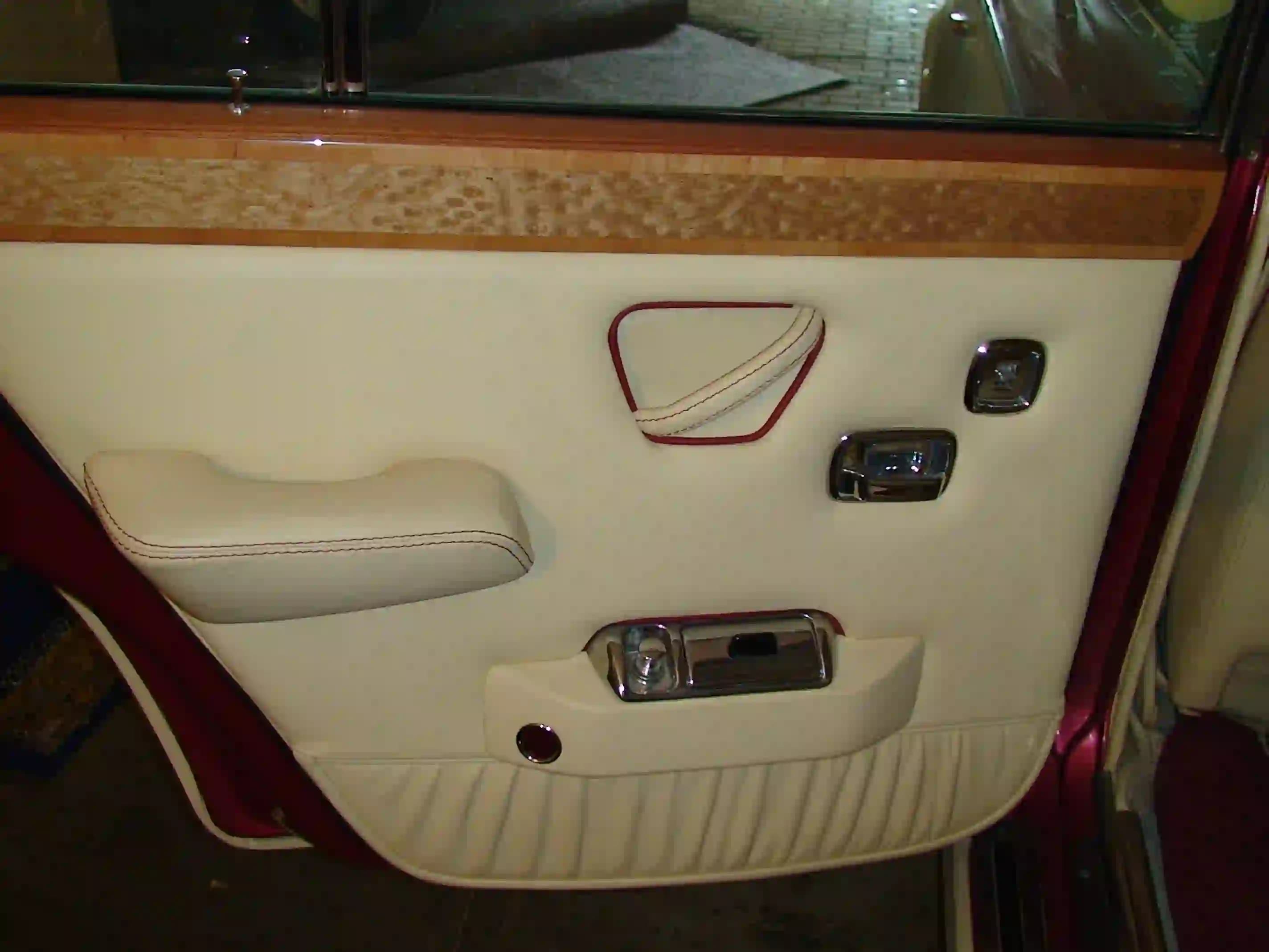 /gallery_page_door_panel/gallery_page_door_panel_slide(4).webp